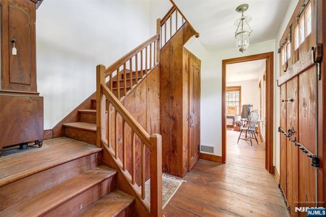 1 Canoe, Roseland, NJ 07068