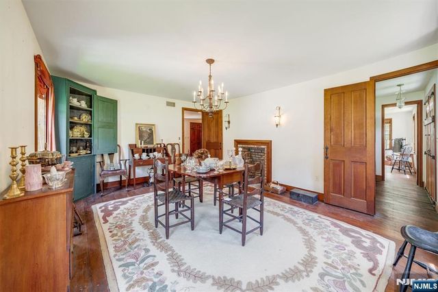 1 Canoe, Roseland, NJ 07068