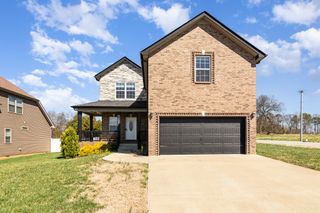 1033 Garner Hills Dr, Clarksville, TN 37042