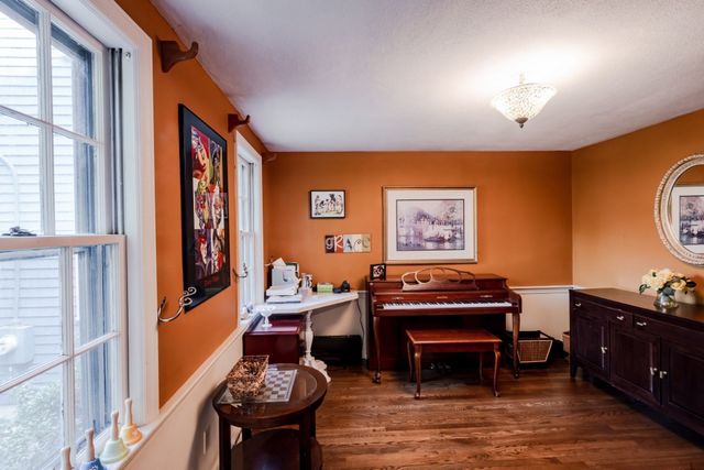 175 Oak St, Franklin, MA 02038