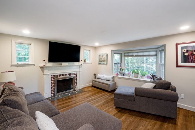 175 Oak St, Franklin, MA 02038