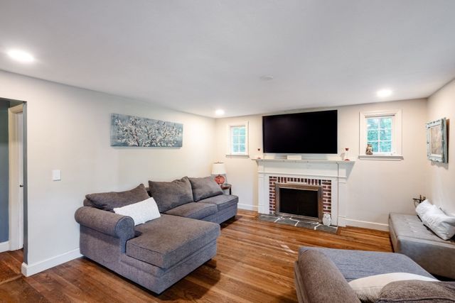 175 Oak St, Franklin, MA 02038