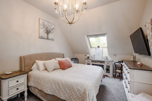 175 Oak St, Franklin, MA 02038