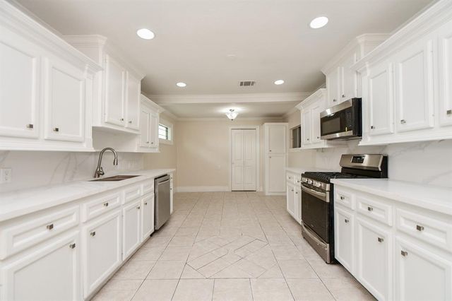 44 Farrell Street, Houston, TX 77022