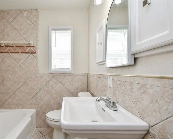 44 Farrell Street, Houston, TX 77022