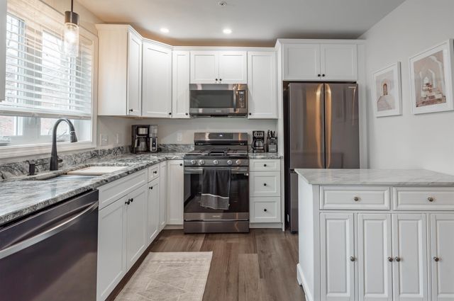 13 Sapphire Lane, Nashua, NH 03064