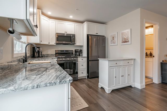 13 Sapphire Lane, Nashua, NH 03064