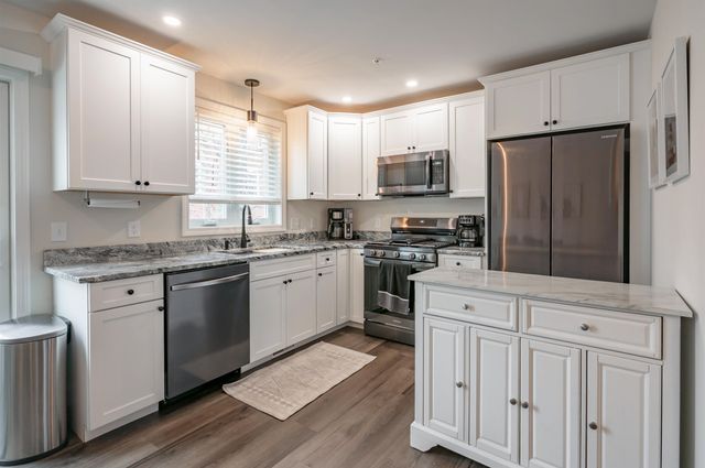 13 Sapphire Lane, Nashua, NH 03064