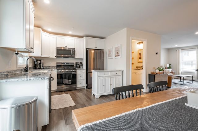 13 Sapphire Lane, Nashua, NH 03064