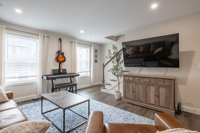 13 Sapphire Lane, Nashua, NH 03064