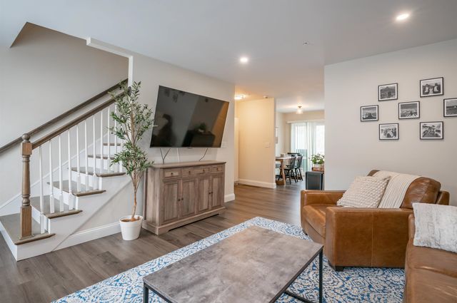 13 Sapphire Lane, Nashua, NH 03064