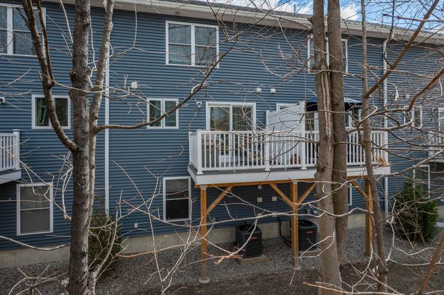 13 Sapphire Lane, Nashua, NH 03064
