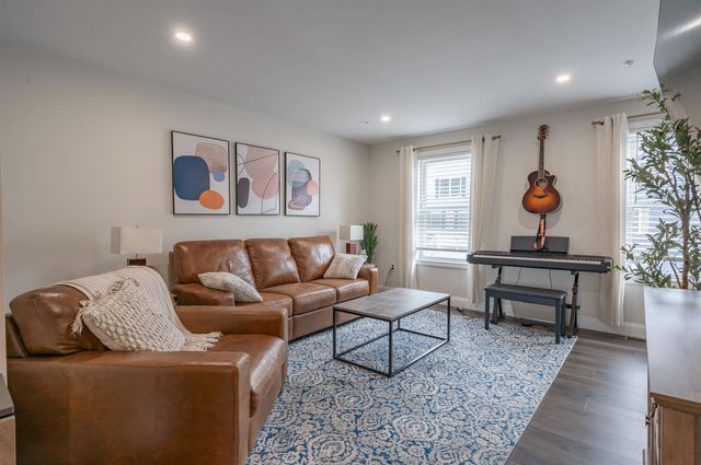 13 Sapphire Lane, Nashua, NH 03064