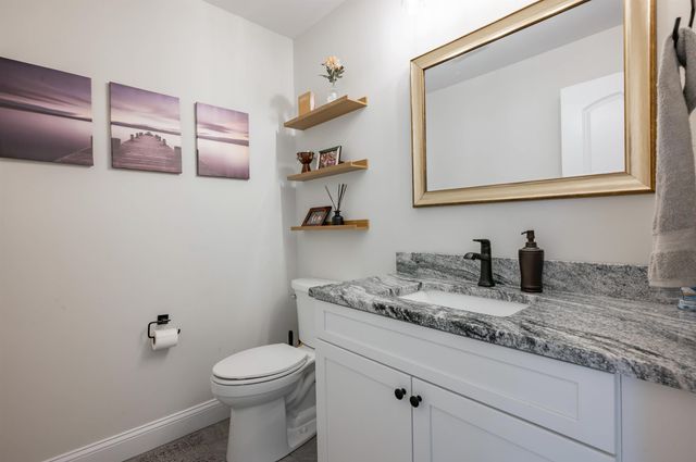 13 Sapphire Lane, Nashua, NH 03064