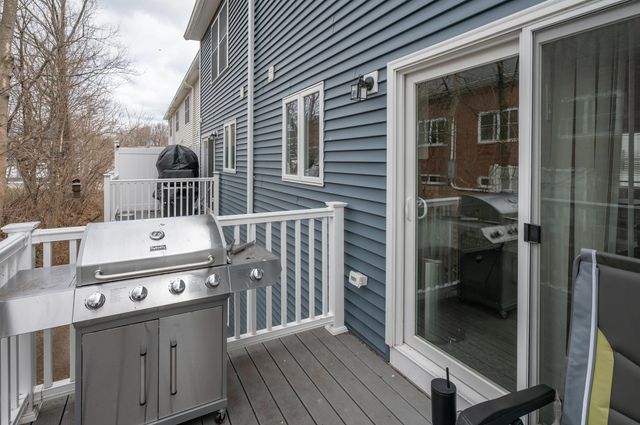 13 Sapphire Lane, Nashua, NH 03064