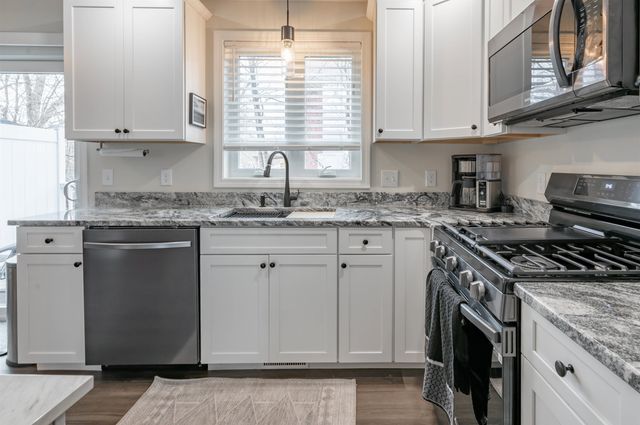 13 Sapphire Lane, Nashua, NH 03064