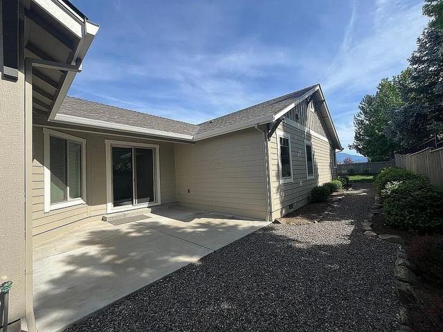 3752 Sunleaf Avenue, Medford, OR 97504