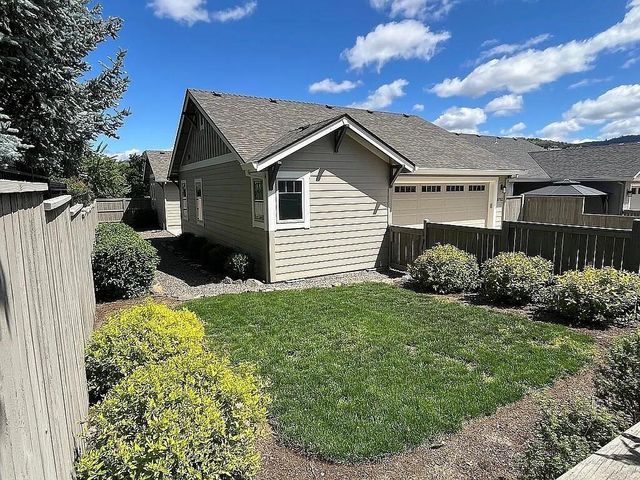 3752 Sunleaf Avenue, Medford, OR 97504