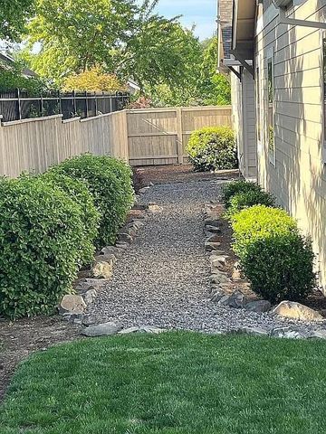 3752 Sunleaf Avenue, Medford, OR 97504