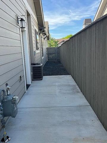 3752 Sunleaf Avenue, Medford, OR 97504