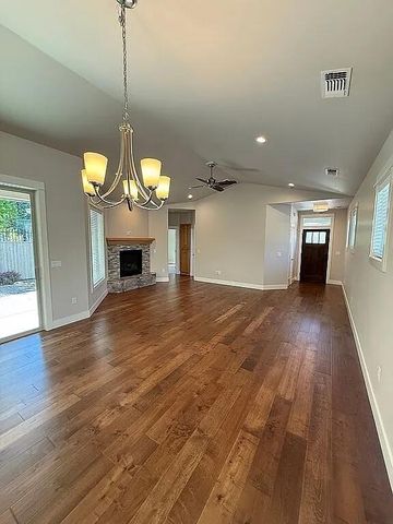 3752 Sunleaf Avenue, Medford, OR 97504