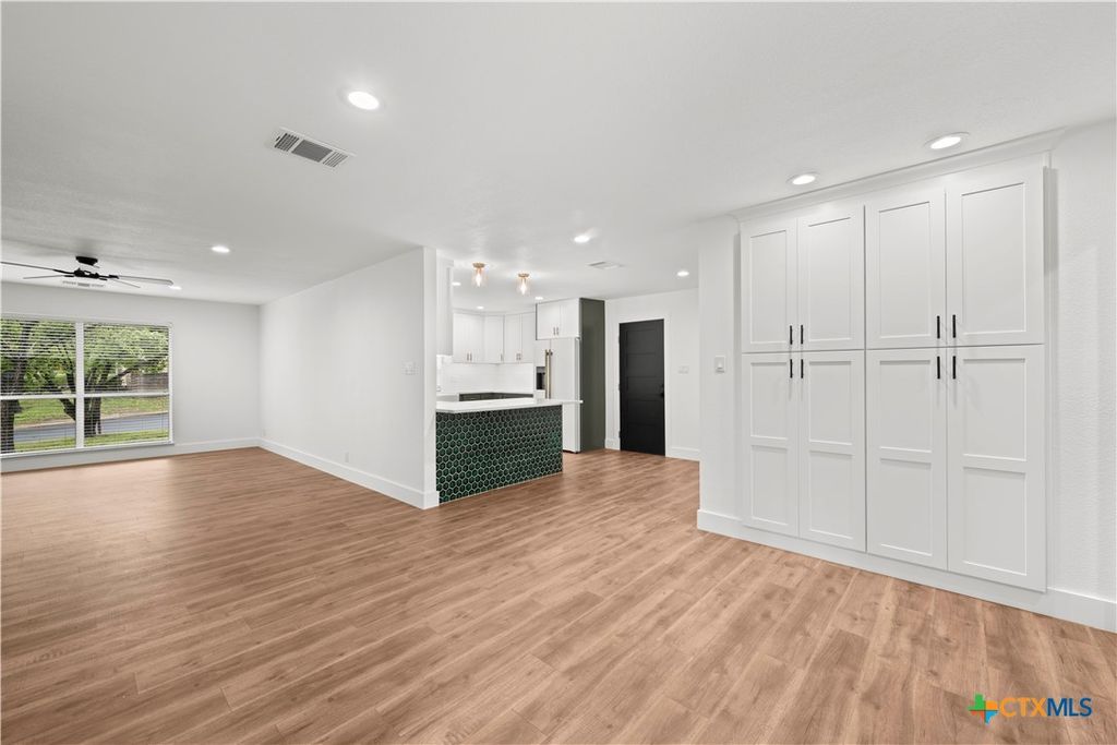 Image 10 of property listing at 6805 Tulane Drive, Austin, TX 78723