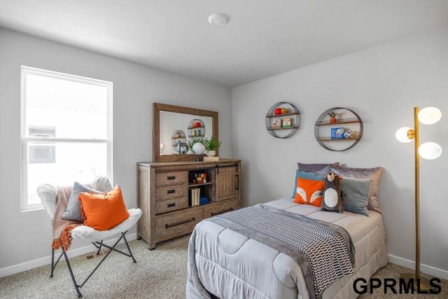 8014 N 113 Avenue, Omaha, NE 68142