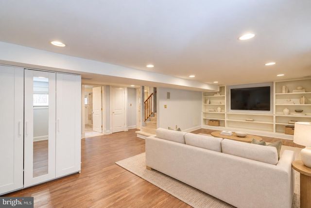 209 W MASONIC VIEW AVE, Alexandria, VA 22301