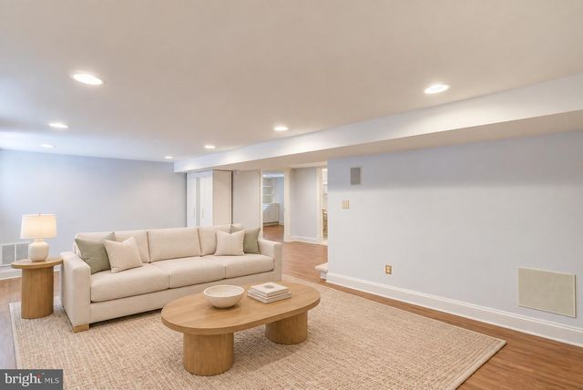 209 W MASONIC VIEW AVE, Alexandria, VA 22301