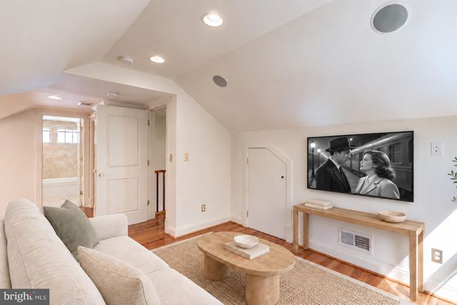 209 W MASONIC VIEW AVE, Alexandria, VA 22301