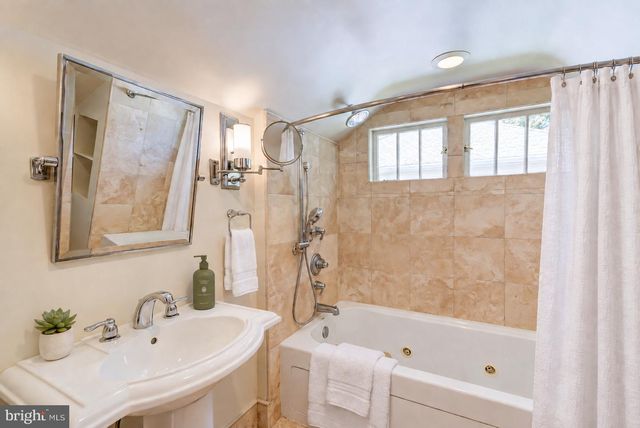 209 W MASONIC VIEW AVE, Alexandria, VA 22301