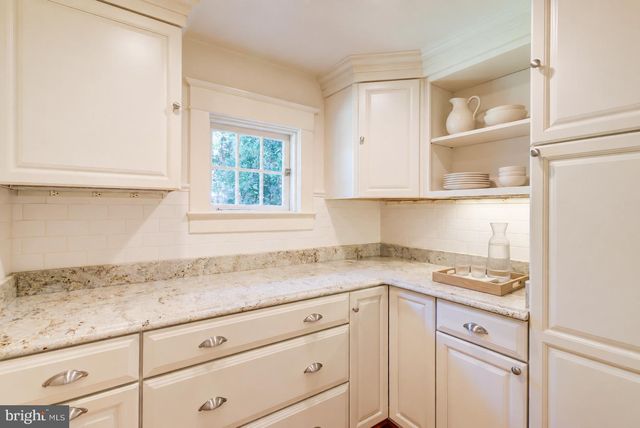 209 W MASONIC VIEW AVE, Alexandria, VA 22301