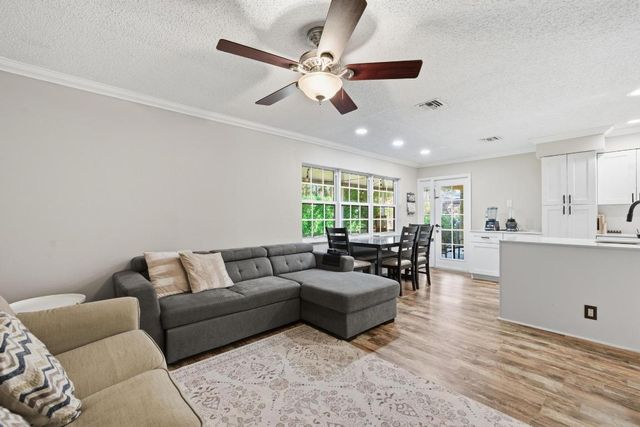 11339 Lakeview Drive Drive 4o, Coral Springs, FL 33071