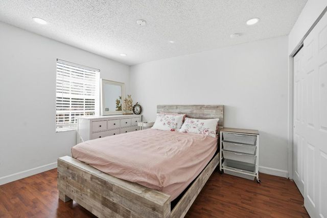 11339 Lakeview Drive Drive 4o, Coral Springs, FL 33071