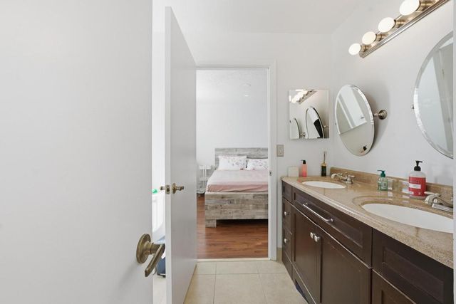 11339 Lakeview Drive Drive 4o, Coral Springs, FL 33071