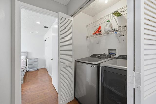 11339 Lakeview Drive Drive 4o, Coral Springs, FL 33071