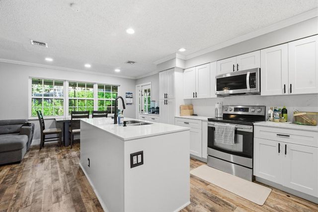 11339 Lakeview Drive Drive 4o, Coral Springs, FL 33071