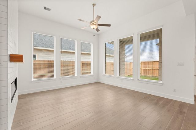 11828 South Pavillion Drive, Mont Belvieu, TX 77523