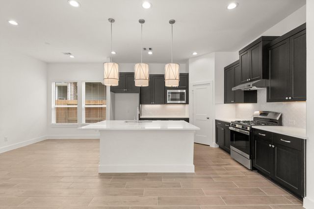11828 South Pavillion Drive, Mont Belvieu, TX 77523