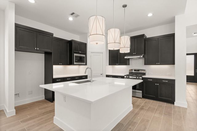 11828 South Pavillion Drive, Mont Belvieu, TX 77523