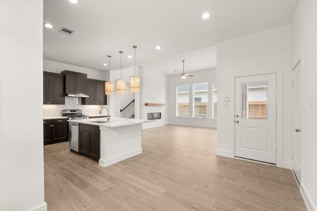 11828 South Pavillion Drive, Mont Belvieu, TX 77523