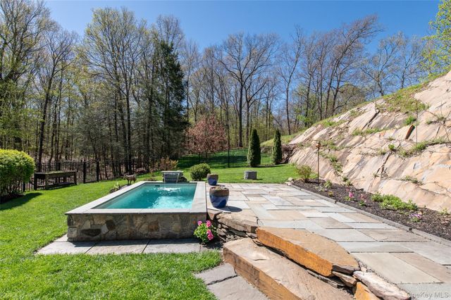 21 Peacock Road, Rhinebeck, NY 12572