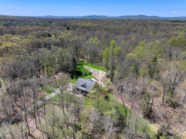 21 Peacock Road, Rhinebeck, NY 12572