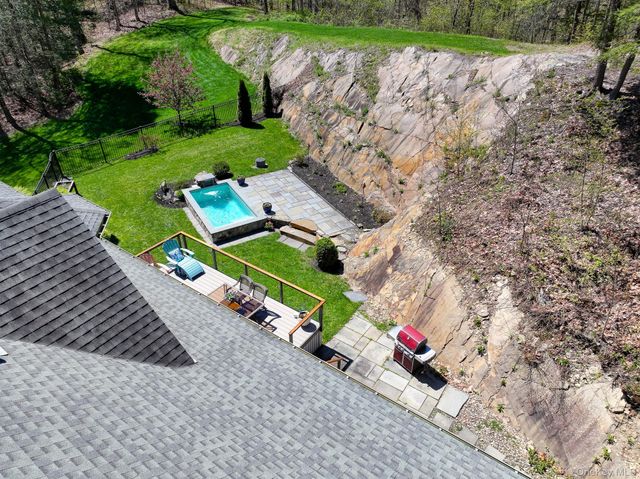 21 Peacock Road, Rhinebeck, NY 12572
