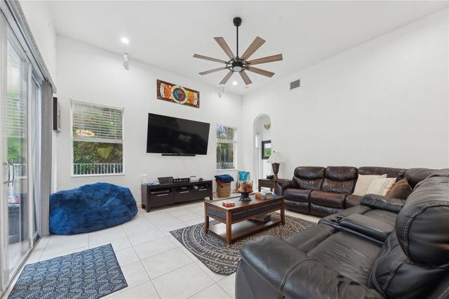 865 NW 124th Ave, Coral Springs, FL 33071