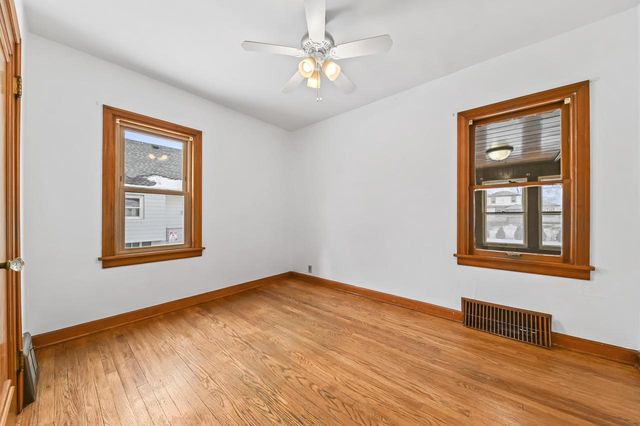 1630 W Lawn AVENUE, Milwaukee, WI 53209