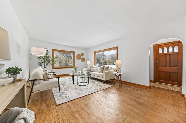 1630 W Lawn AVENUE, Milwaukee, WI 53209