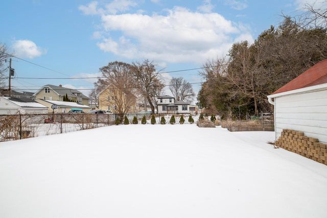 1630 W Lawn AVENUE, Milwaukee, WI 53209