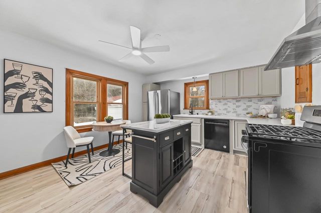 1630 W Lawn AVENUE, Milwaukee, WI 53209