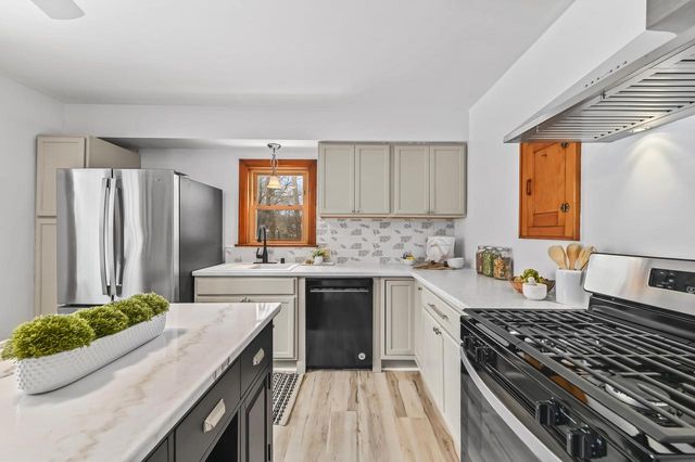 1630 W Lawn AVENUE, Milwaukee, WI 53209